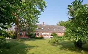 Mellem-rummet Guesthouse&Glamping